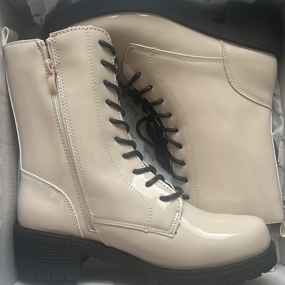 High shine cream combat boots - Picture 3 of 3